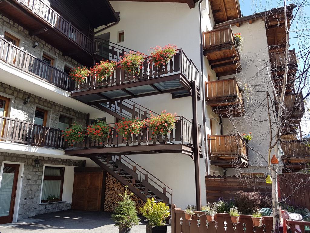Residence Le Talus Courmayeur Exterior foto