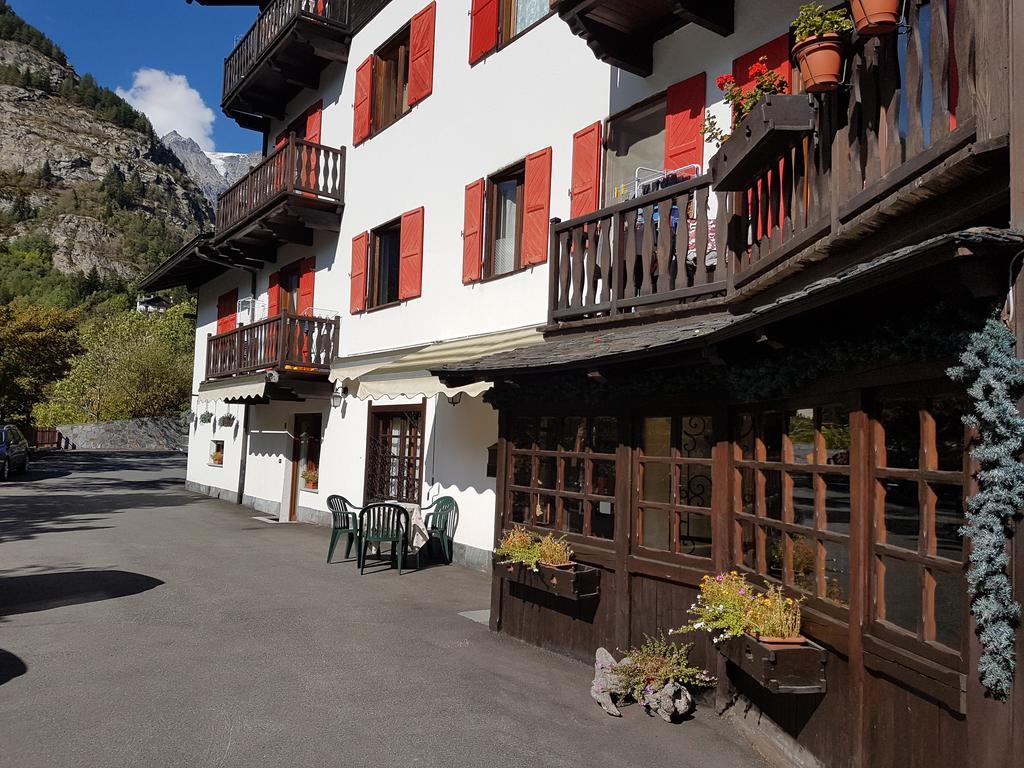 Residence Le Talus Courmayeur Exterior foto