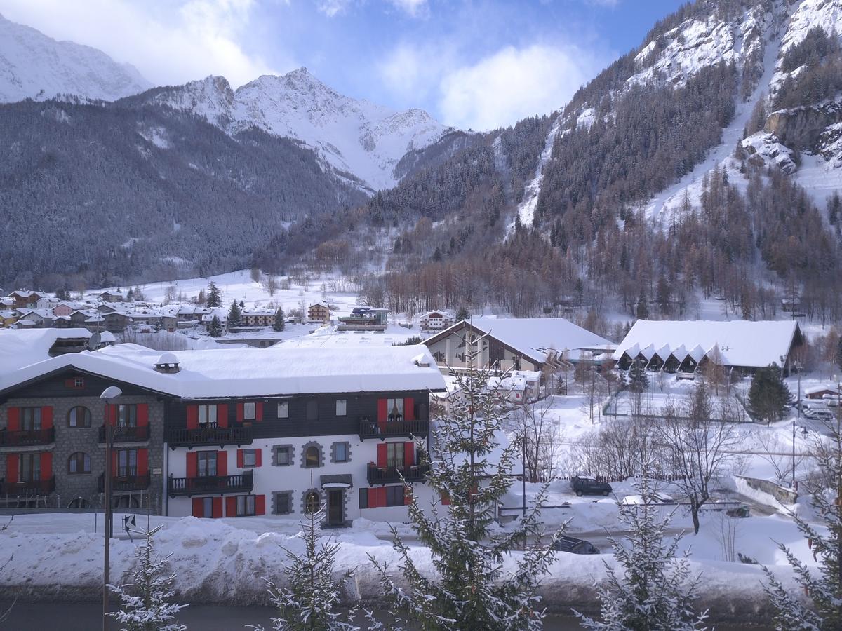 Residence Le Talus Courmayeur Exterior foto
